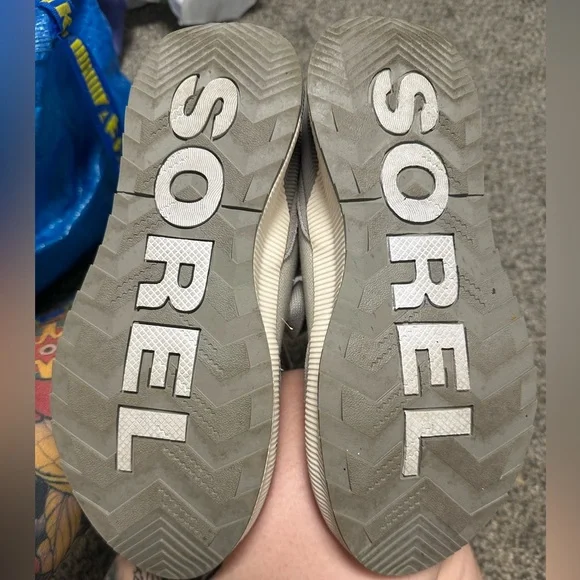 SOLD- Sz 8 NWOT Out N About Women’s sneaker Sorel waterproof - Picture 2 of 9